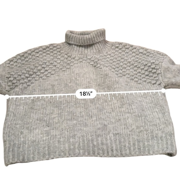 Free People Bradley Textured Popcorn Knit Turtleneck Sweater in Light Grey Sz XS - Picture 9 of 10